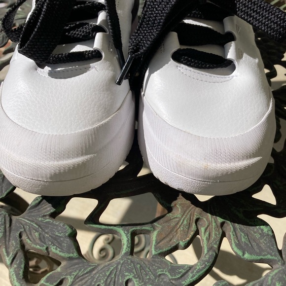 Adidas sneakers size 8 - Picture 4 of 9